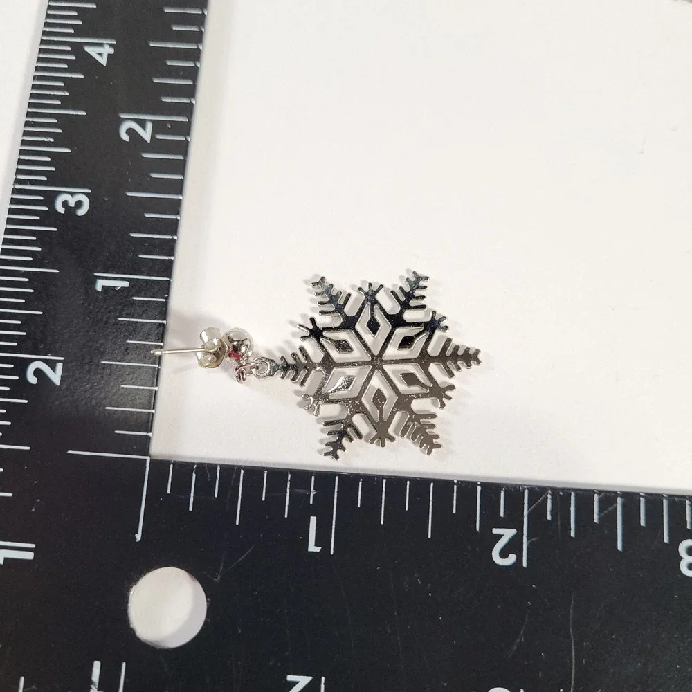 Snowflake Drop Earrings Silver Tone Festive Winter Holiday Dangle Jewelry